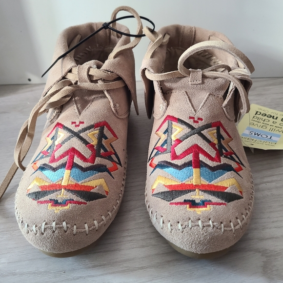 Toms Mukluks NEVER WORN - Picture 1 of 5